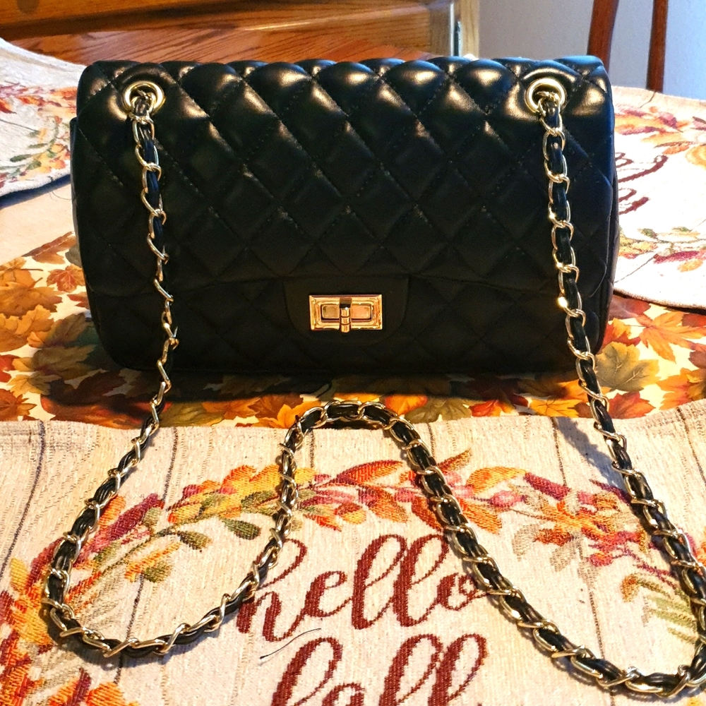 Beautiful  Elegant  Black  Leather. Purse.